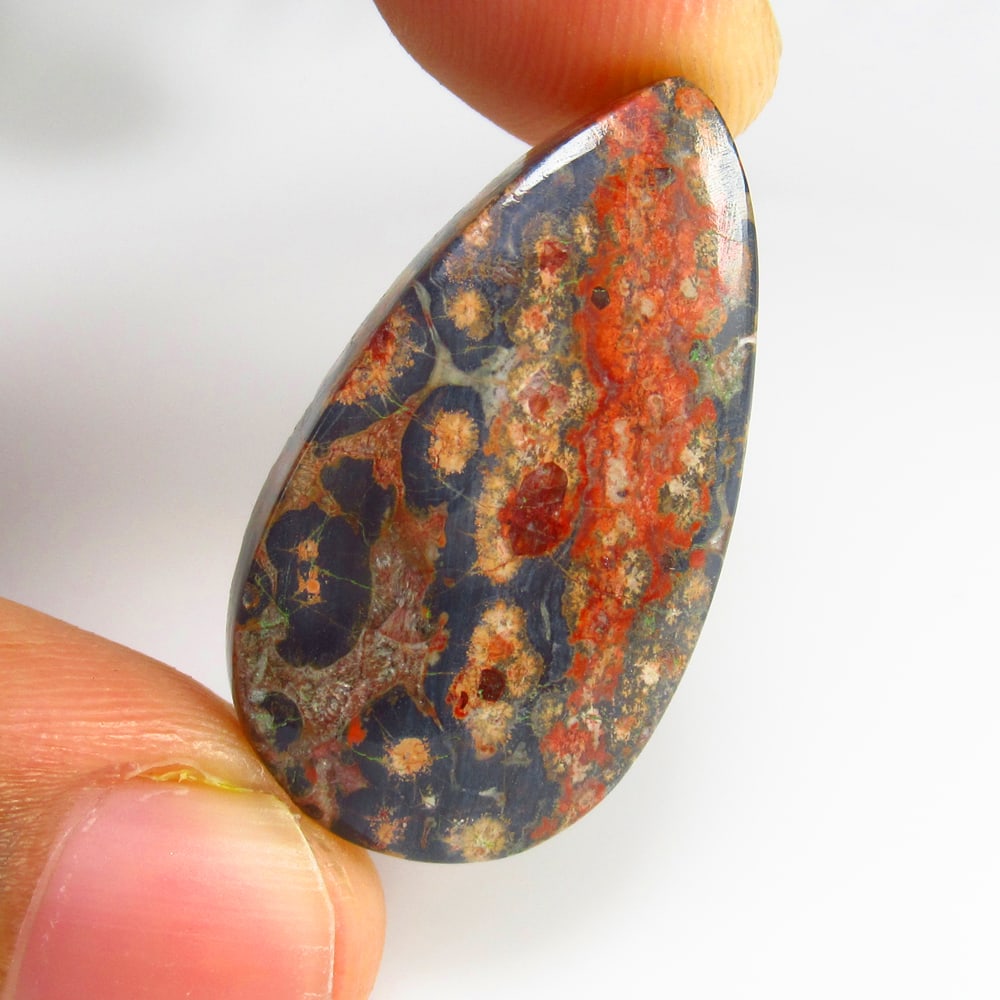 21.83 Ct - Natural Obsidian: No Reserve! Title: 21.83 Ct - Natural Obsidian Gemstone Gemstones: Obsidian Carat Weights: 21.83 Size/Dimensions: 29.0 x 16.5 x 6.1 mm Additional Information: Pieces : 1 No's / Shape : Pear Cab / Colo