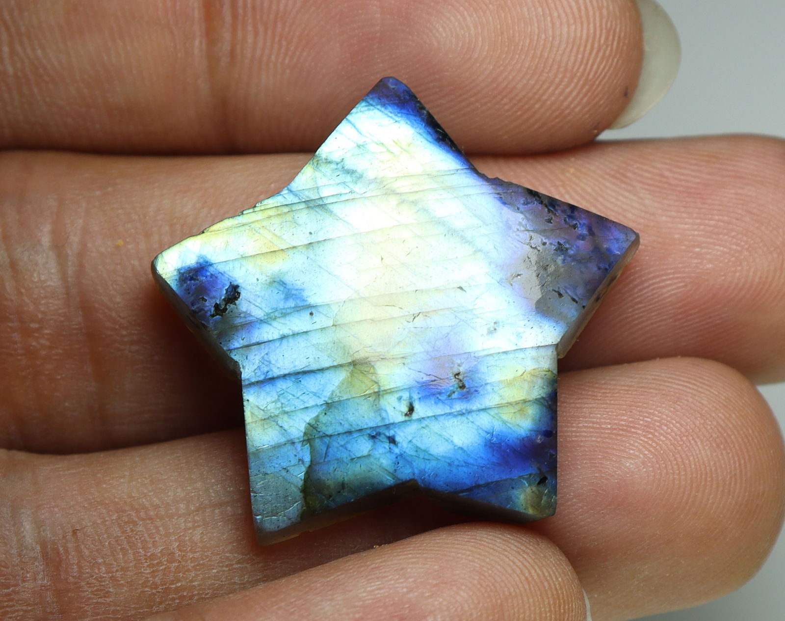 Lovely " Natural Labradorite " 39.00 Cts Natural Labradorite: No Reserve! Title: Lovely " Natural Labradorite " 39.00 Cts Natural Labradorite Additional Information: Gemstone : Natural Labradorite Shape : Star Shape Cabochan Weight : 39.00carats Measurements : 2