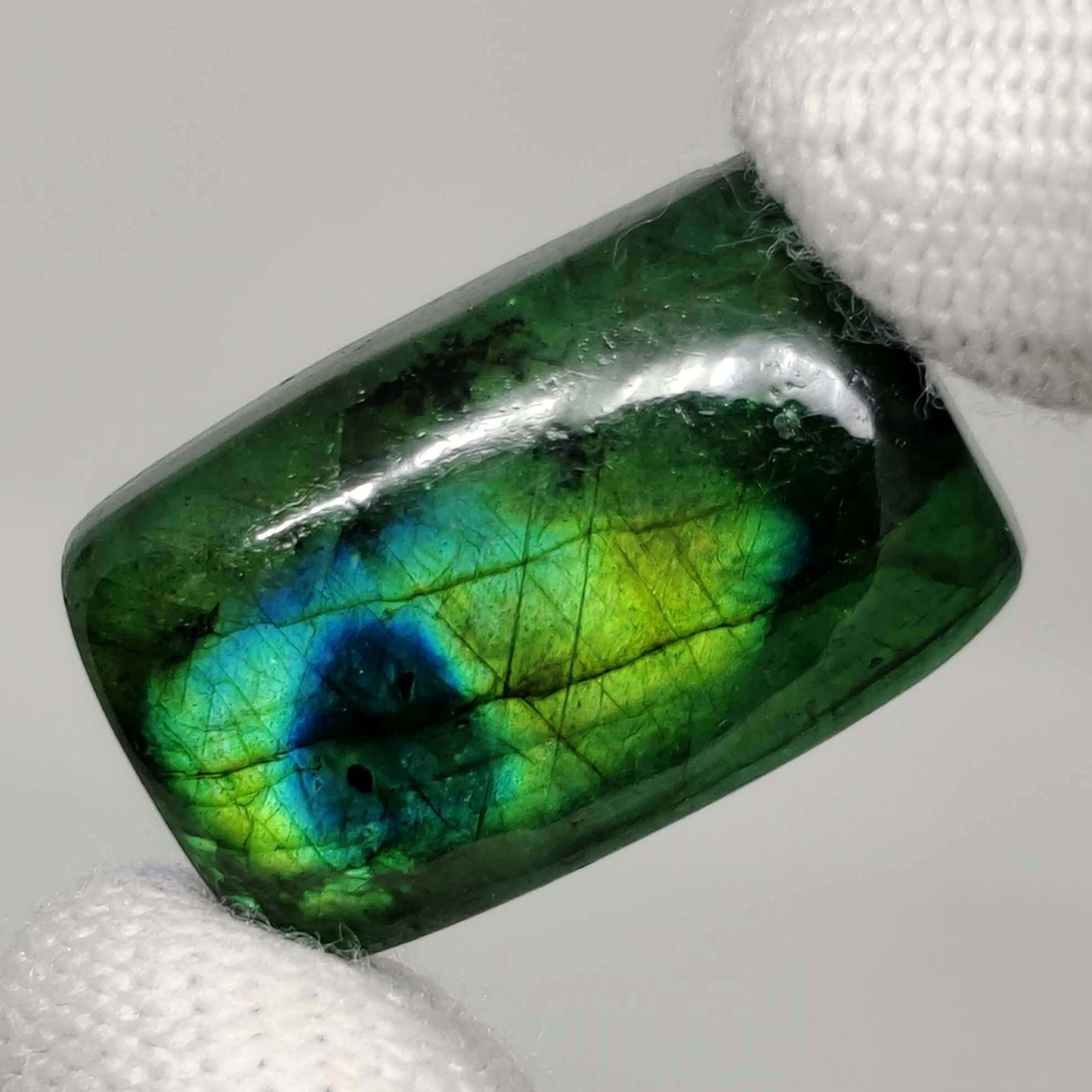 42 Ct "Stunning" Green Fire Labradorite: No Reserve! Title: 42 Ct "Stunning" Green Fire Labradorite Additional Information: Gemstones: Natural Labradorite Carat Weights: 42 ct Size/Dimensions: 27 X 17 X 8.60 mm Treatment: Color Dyed Material