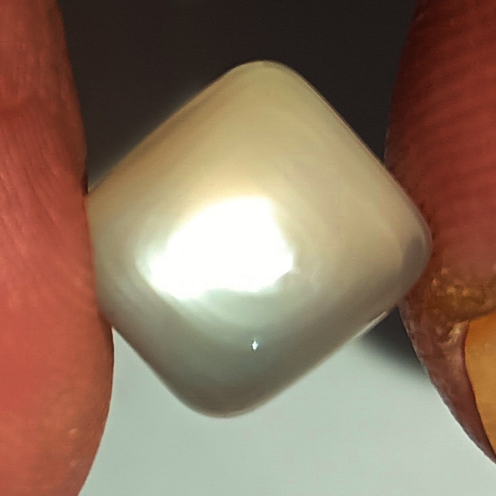 1.97 Ctw Natural Moonstone Cushion Cab: No Reserve! Title: 1.97 Ctw Natural Moonstone Cushion Cab Stone Clarity: Translucent Gemstones: Natural Moonstone Carat Weights: 1.97 Size/Dimensions: 7.70 x 7.20 x 4.10 mm Additional Information: Exc