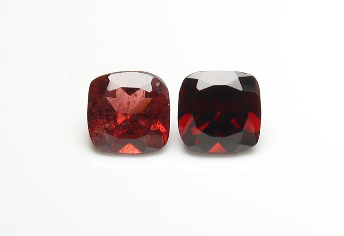 Stunning " Natural Pyrope Almandine Garnet " 2.43 Cts Natural Pyrope Almandine Garnet Pair: No Reserve! Title: Stunning " Natural Pyrope Almandine Garnet " 2.43 Cts Natural Pyrope Almandine Garnet Pair Additional Information: Gemstone : Natural Almandine Garnet Shape and cut : Square Cut Ori