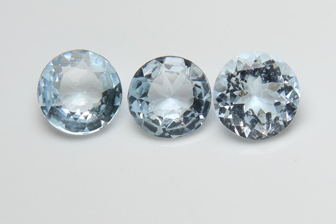 Fabulous " Natural Aquamarine " 1.14 Cts Natural Aquamarine Pair: No Reserve! Title: Fabulous " Natural Aquamarine " 1.14 Cts Natural Aquamarine Pair Additional Information: Gemstone : Natural Aquamarine Origin : Australia Weight : 1.14 carats Dimensions : 5x5 mm Sh