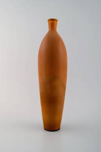 Large Berndt Friberg Studio art pottery vase. Modern Swedish, mid 20 c. Unique, handmade. Amazing: Large Berndt Friberg Studio art pottery vase. Modern Swedish, mid 20 c. Unique, handmade. Amazing glaze in shades of golden brown! Perfect. 1st. factory quality. Measures: 31,5 x 9 cm. Reserve: $2,100
