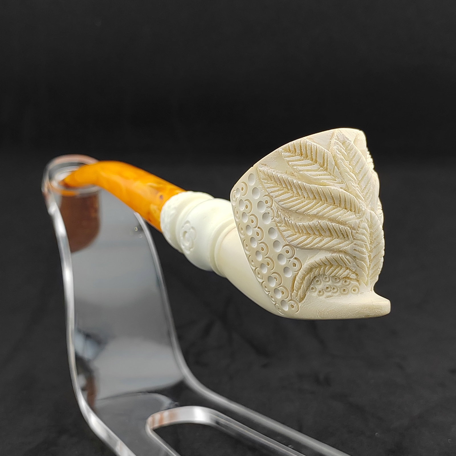 Classic Floral Meerschaum Pipe: Title: Classic Floral Meerschaum Pipe Materials: Meerschaum Dimension: 6.6 inch (17cm) Description: Classic Floral,Hand carved Meerschaum Pipe. Made in Turkey,Eskisehir by Meerschaum Carve Master.Best