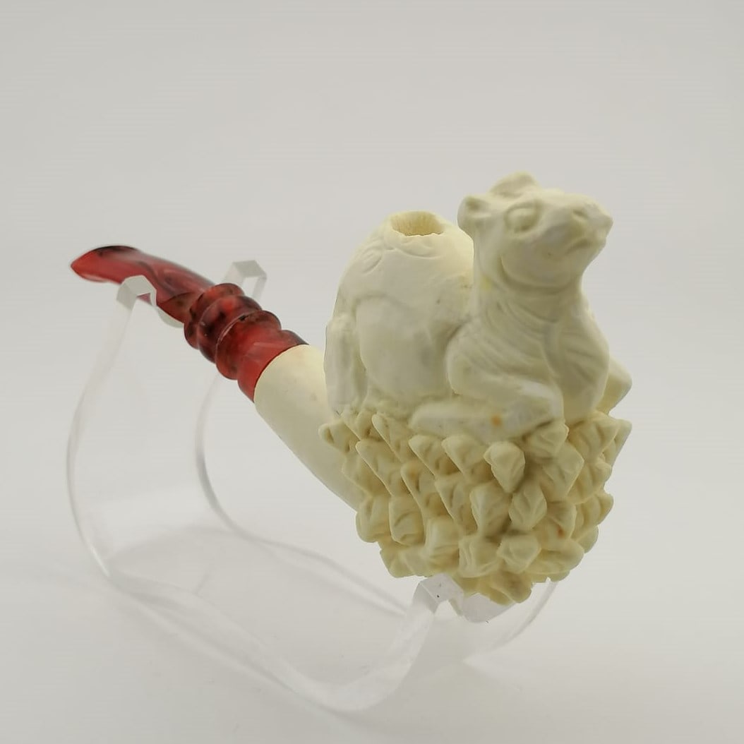Camel,Meerschaum Cigarette Holder: Title: Camel,Meerschaum Cigarette Holder Materials: Meerschaum Dimension: 4.9 inch (12.5cm) Description: Camel,Hand carved Meerschaum Cigarette Holder. Made in Turkey,Eskisehir by Meerschaum Carve Mas