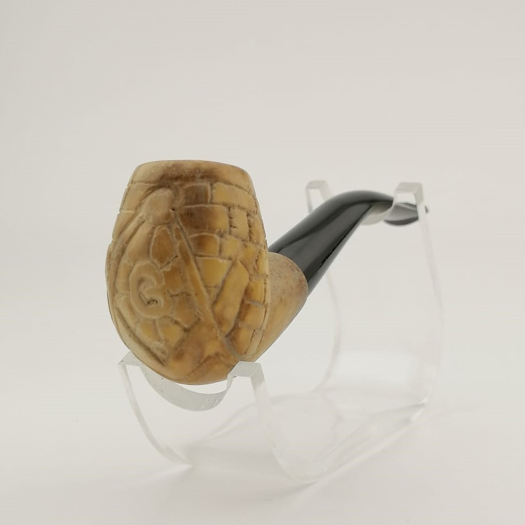Masonic Meerschaum Pipe: Title: Masonic Meerschaum Pipe Materials: Meerschaum Dimension: 4.72 inch (12cm) Description: Masonic,Hand carved Meerschaum Pipe. Made in Turkey,Eskisehir by Meerschaum Carve Master.Best Quality Bloc