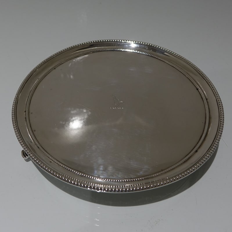18th Century Antique George III Sterling Silver Salver London 1782 Daniel Smith & Robert Sharp: Title: 18th Century Antique George III Sterling Silver Salver London 1782 Daniel Smith & Robert Sharp Description 2: An incredibly beautiful and highly desirable plain formed circular salver with an i
