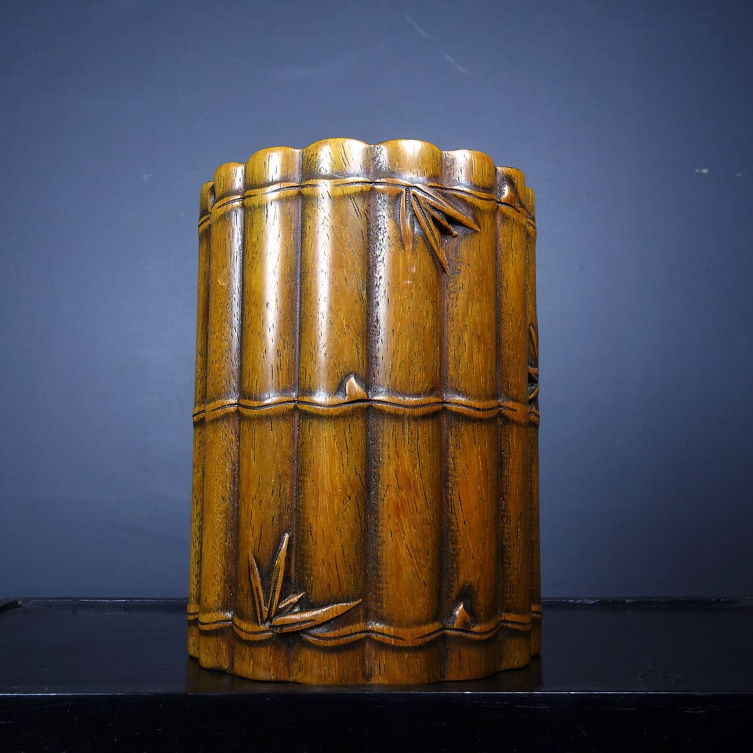 Chinese Huali Wood Carved Bamboo Brush Pot: Title: Chinese Huali Wood Carved Bamboo Brush Pot Date/Period: After1980 Origin: Chinese Dimension: 150x100x100(mm) 5.91x3.94x3.94(inches) Weight 0.84 lbs/1290g Materials: Wood Reserve: $98.00 Shippin
