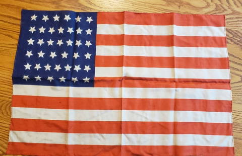 Rare 39 star flag Snowflake Star Shape American parade Flag: Flag is silk and in mint condition. Rare snowflake star 39 star flag. 39 state is North Dakota and scheduled to be admitted July 4th 1889 but 4 more states were admitted and the 43 star flag was