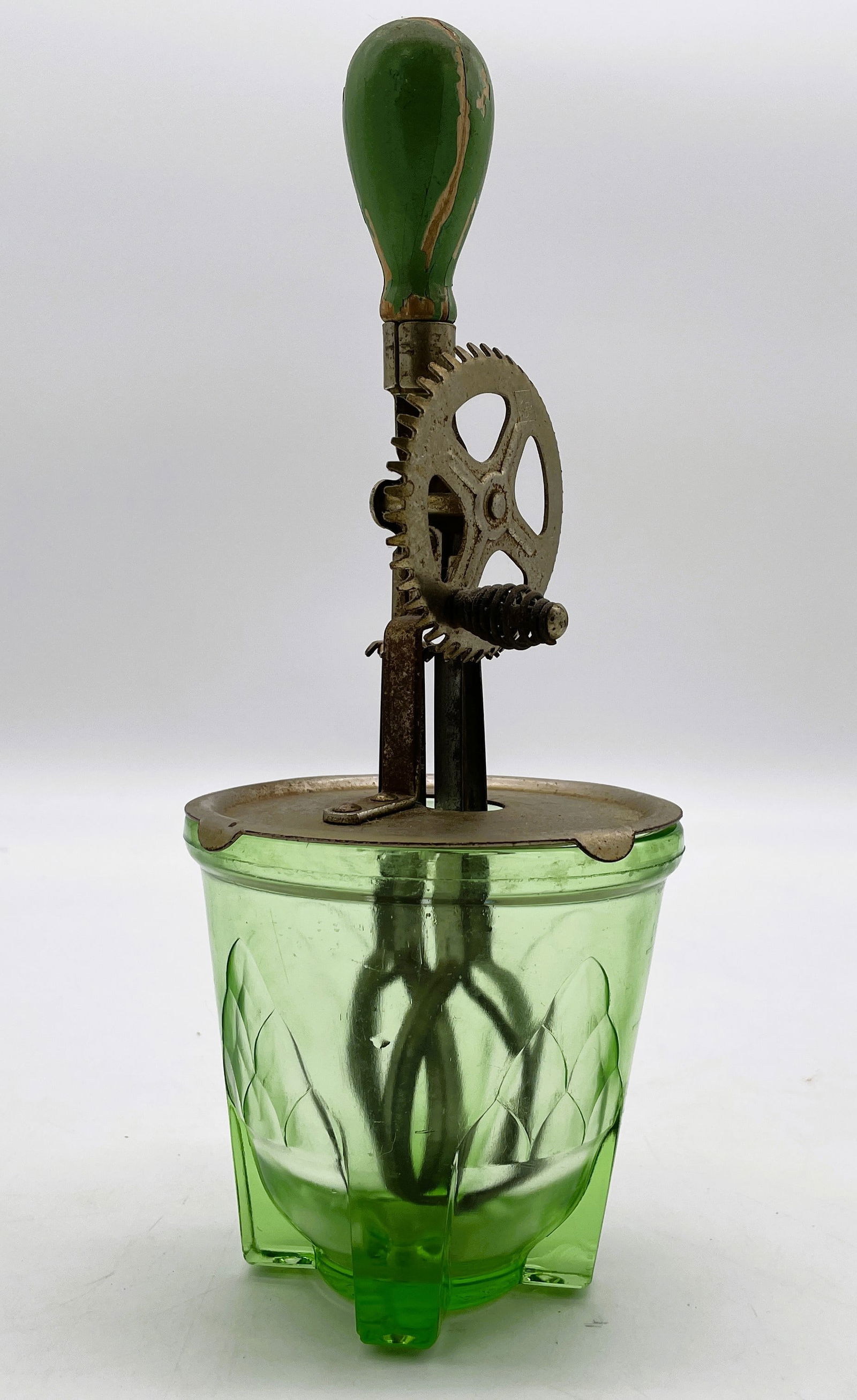 VINTAGE GREEN DEPRESSION GLASS 16 OZ A&J HAND MIXER/EGG BEATER (1 of 8)