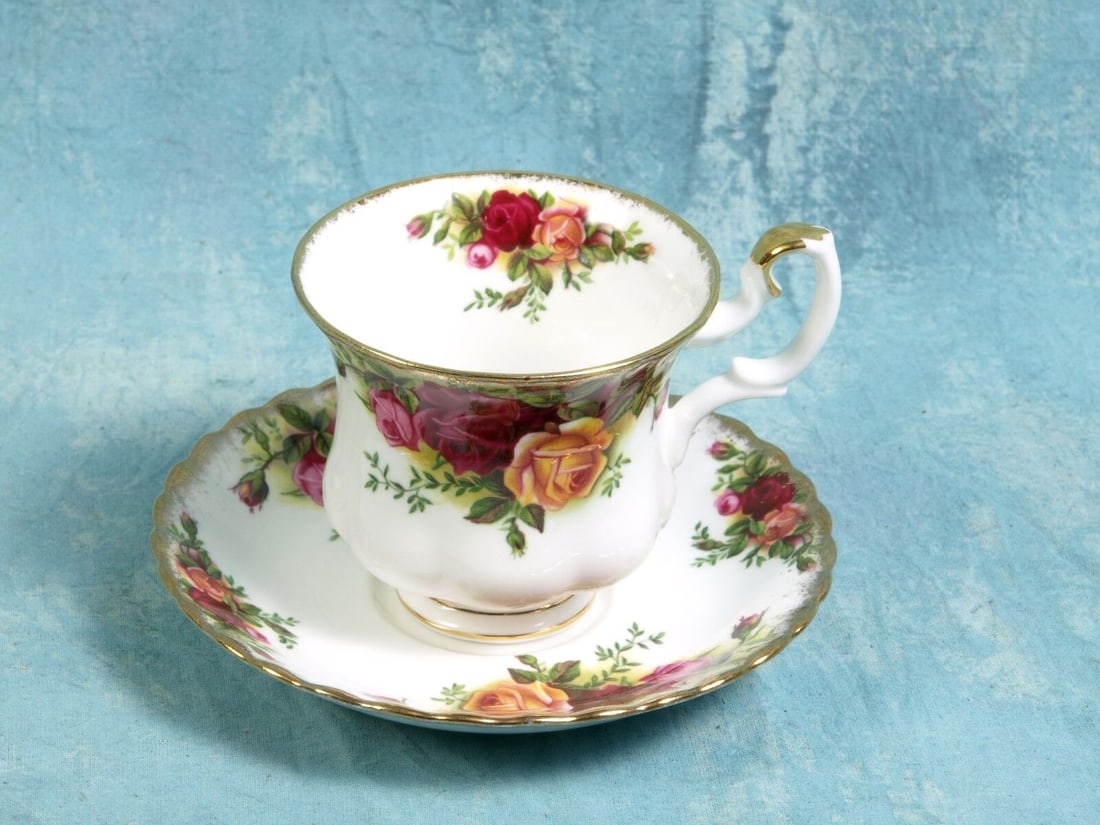 Royal Albert Old Country Roses Demitasse Coffee Cup Saucer gold First Edition: This very rare and absolutely stunning Demitasse Coffee cup with saucer from the famous Old Country Roses collection by Royal Albert - Made in England. The rims of this pattern are surrounded in bloom