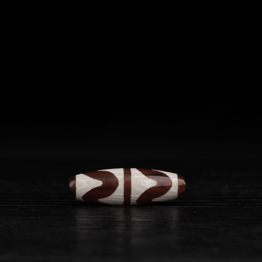 Tibetan agate eyes dzi beads: Title: Tibetan agate eyes dzi beads Maker: 1 Origin: Asian private collection Date/Period: 19th Century Materials: Agate bedas Description: Size: 38x13 mm Tibetan Himalayan antique Dzi beads Reserve: