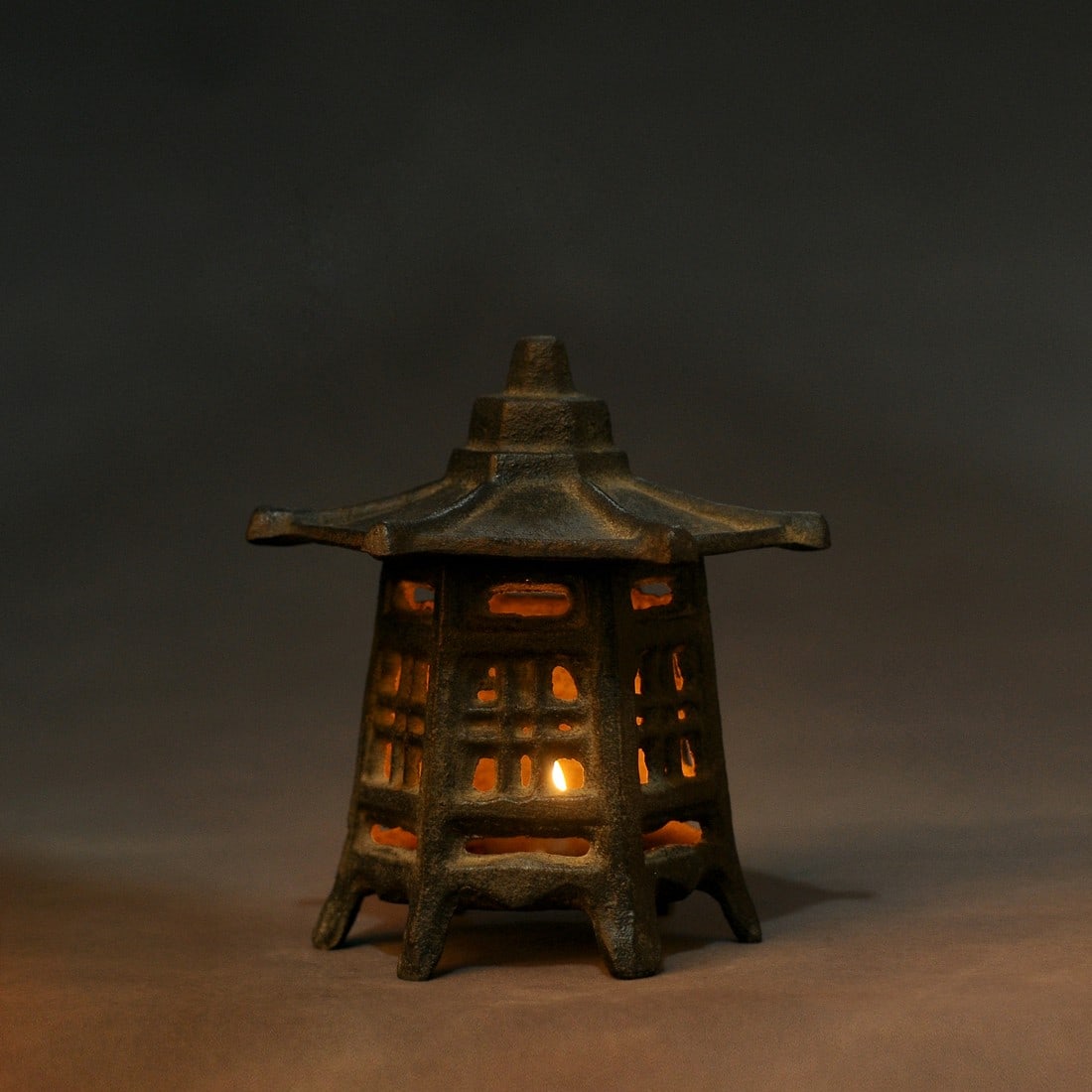 Japanese Showa Period Cast Iron Sculpture - Incense Burner: Title: Japanese Showa Period Cast Iron Sculpture - Incense Burner Maker: 1 Origin: Asian private collection Date/Period: 20th Description: Size: about 15x13x16cm, Japanese Showa period cast iron incen