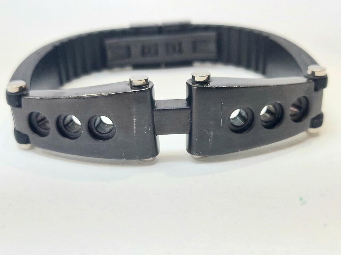 Designer Invicta 5989 Black Stainless Steel and Rubber Men's Bracelet 8": Title: Designer Invicta 5989 Black Stainless Steel and Rubber Men's Bracelet 8" Description: Designer Invicta 5989 Black Stainless Steel and Rubber Men's Bracelet 8" SKU 0223B-246 USPS Priority Shippi