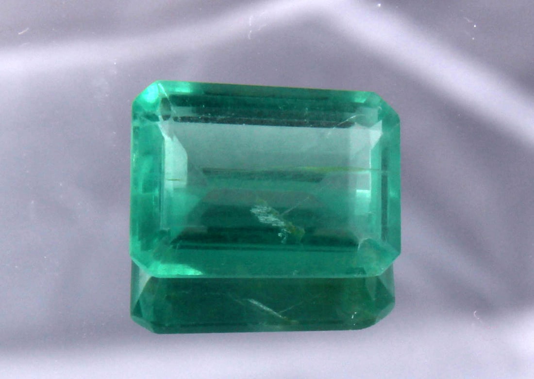 Wonderful " Natural Fluorite " 8.75 Cts Natural Fluorite: No Reserve! Title: Wonderful " Natural Fluorite " 8.75 Cts Natural Fluorite Additional Information: Gemstone : Natural Fluorite Origin : Brazil Weight : 8.75 carats Dimensions : 14.60x10.62x6.08 mm Sh