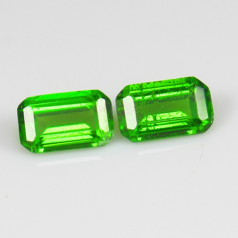 Natural Chrome Diopside Pair - 0.57 Ct (1 of 2)