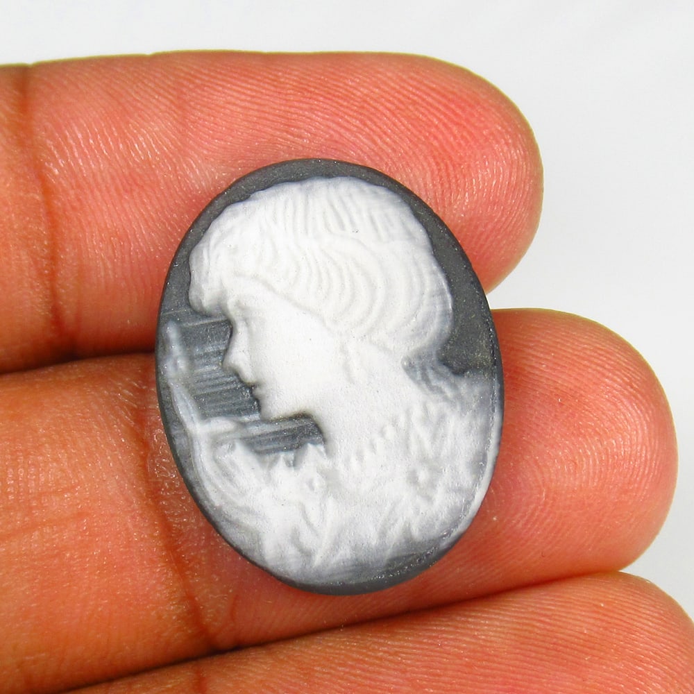 9.76 Ct - Natural Vintage Lucite: No Reserve! Title: 9.76 Ct - Natural Vintage Lucite Additional Information: Gemstone Gemstones: Lucite Carat Weights: 9.76 Size/Dimensions: 21.0 x 17.0 x 2.8 mm Additional Information: Pieces : 1 No's