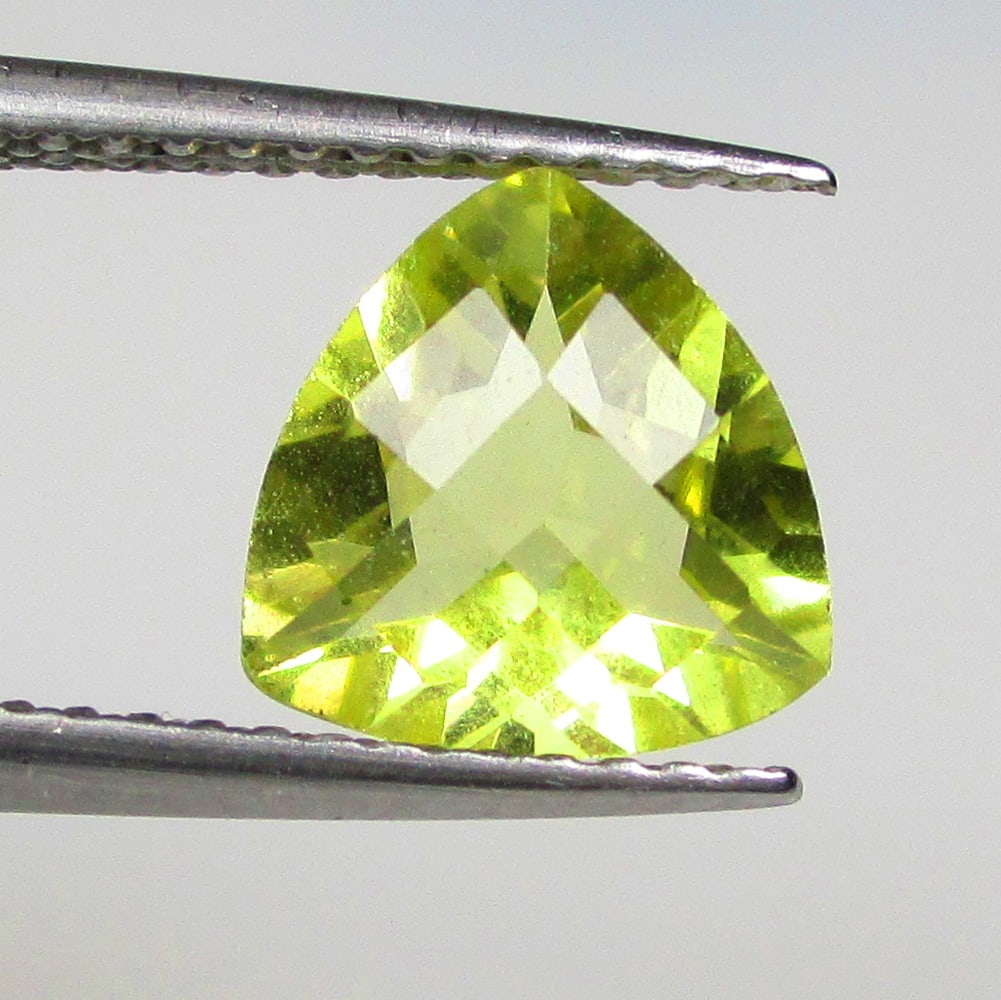 1.56 Ctw Natural Lemon Quartz Trillion Cut: No Reserve! Title: 1.56 Ctw Natural Lemon Quartz Trillion Cut Stone Clarity: VVS Gemstones: Natural Lemon Quartz Carat Weights: 1.56 Size/Dimensions: 8.30 x 8.30 x 5.10 mm Additional Information: Good