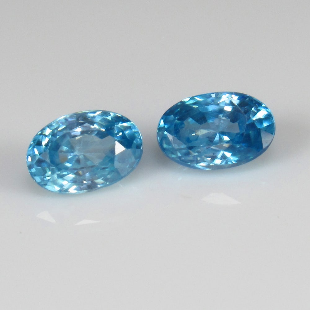 Natural Blue Zircon Pair - 1.52 Ct: No Reserve! Title: Natural Blue Zircon Pair - 1.52 Ct Origin: Combodia Weight: 1.52 Size/Dimensions: 5.8 x 4.0 x 3.0 mm Additional Information: Pieces : 2 No's / Shape : Oval Cut / Color : Blue / Clar