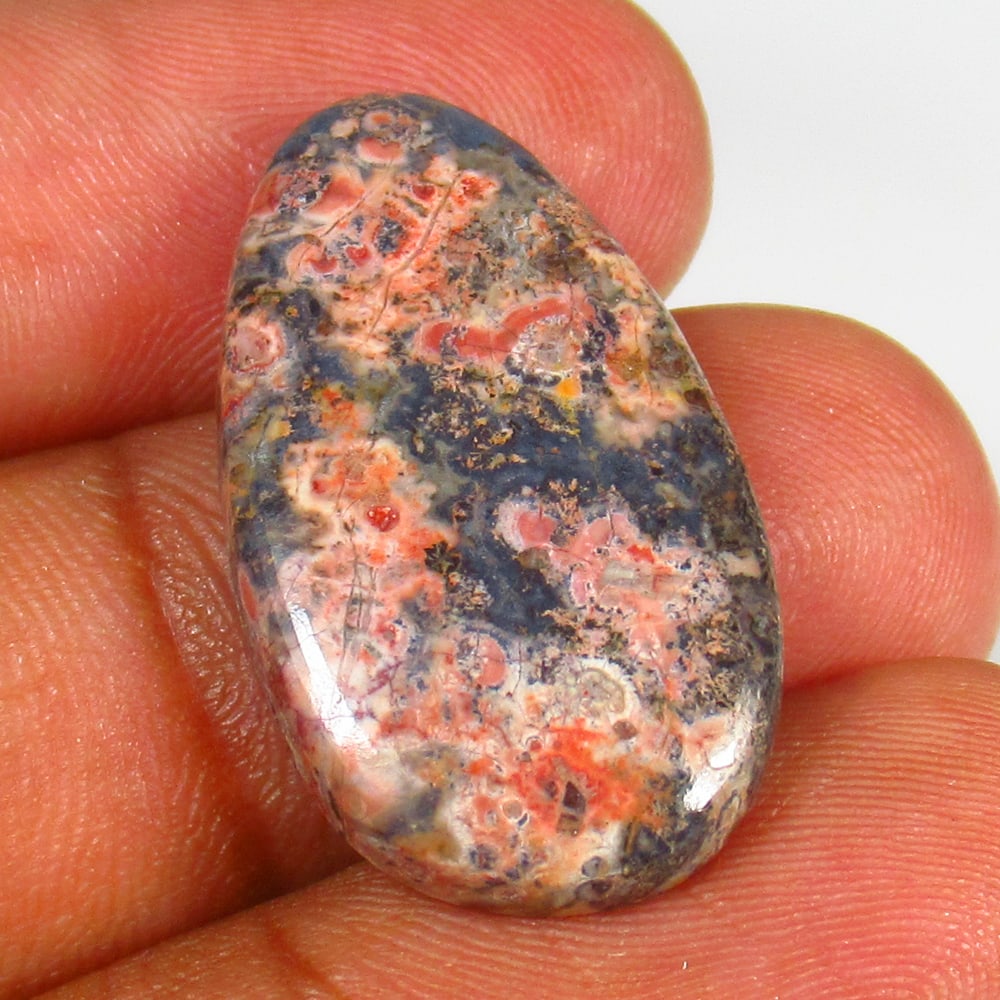 13.55 Ct - Natural Obsidian: No Reserve! Title: 13.55 Ct - Natural Obsidian Additional Information: Gemstone Gemstones: Obsidian Carat Weights: 13.55 Size/Dimensions: 28.0 x 15.0 x 4.5 mm Additional Information: Pieces : 1 No's /