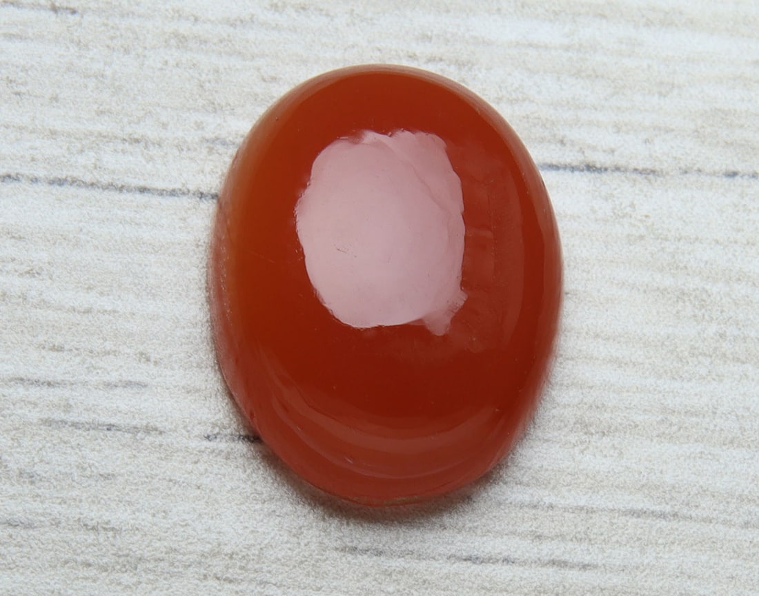 Fabulous " Natural Carnelian " 9.05 cts Natural Carnelian: No Reserve! Title: Fabulous " Natural Carnelian " 9.05 cts Natural Carnelian Additional Information: Gemstone : Natural Carnelian Weight : 9.05 carat Shape : OVal Cabochon Dimensions : 16.38x12.78x5.4