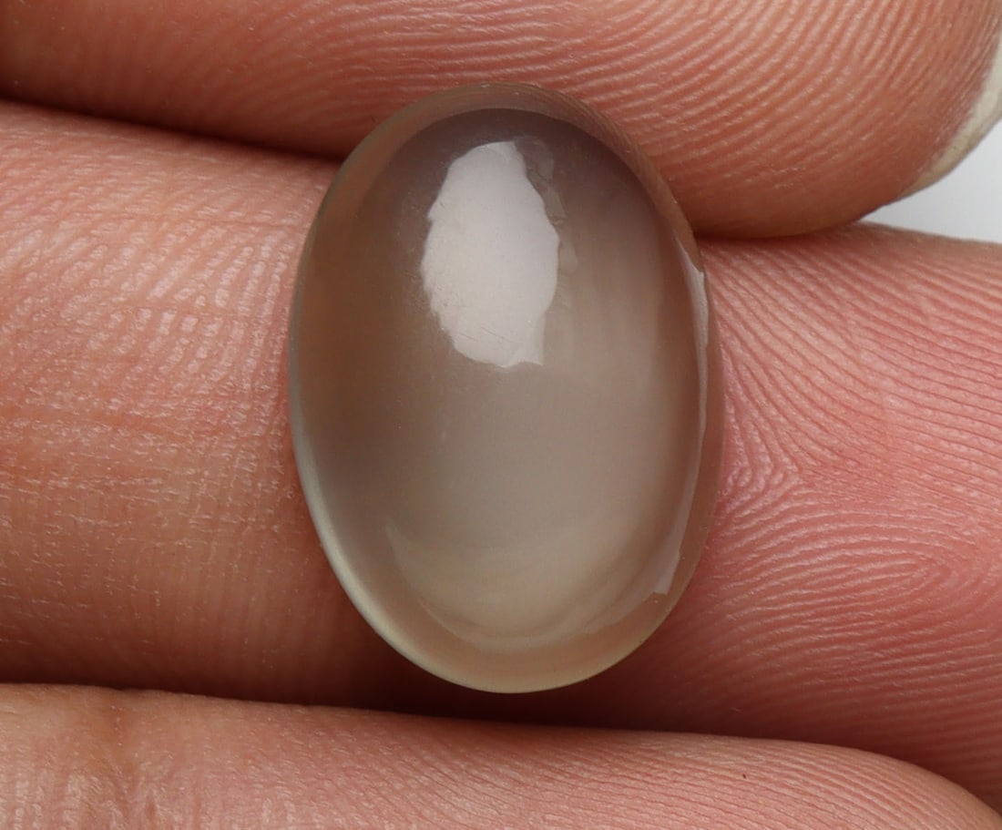 Gorgeous " Natural Moonstone " 7.51 Cts Natural Moonstone: No Reserve! Title: Gorgeous " Natural Moonstone " 7.51 Cts Natural Moonstone Additional Information: Gemstone : Natural Moonstone Shape : Oval Cabochan Weight : 7.51 carats Measurements : 16.09x11.56x