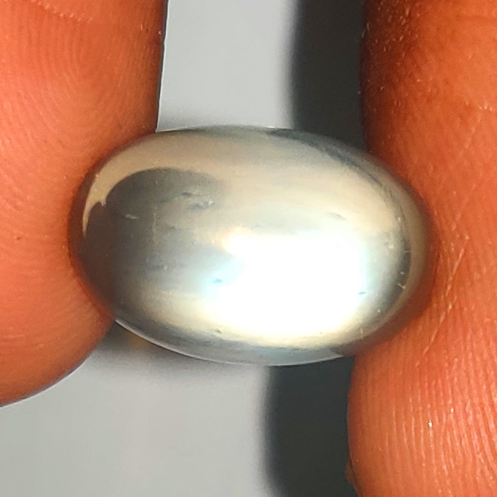 6.00 Ctw Natural Moonstone Oval Cab: No Reserve! Title: 6.00 Ctw Natural Moonstone Oval Cab Stone Clarity: Transparent Gemstones: Natural Moonstone Carat Weights: 6 Size/Dimensions: 13.80 x 8.90 x 7.00 mm Additional Information: Oval Cab