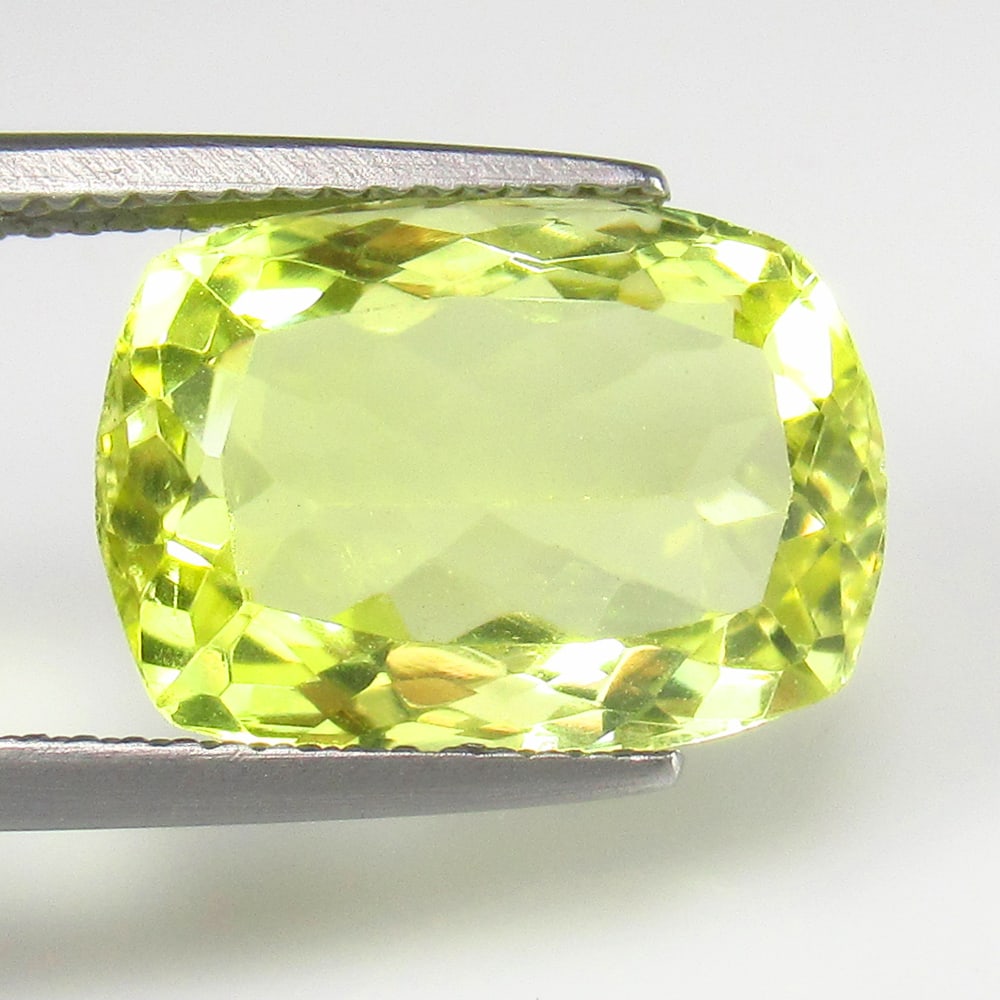Natural Lemon Quartz- 7.25 Ct: No Reserve! Title: Natural Lemon Quartz- 7.25 Ct Origin: Africa Weight: 7.25 Size/Dimensions: 14.4 x 10.2 x 7.0 mm Additional Information: Pieces : 1 No's / Shape : Cushion Cut / Color : Greenish Yell