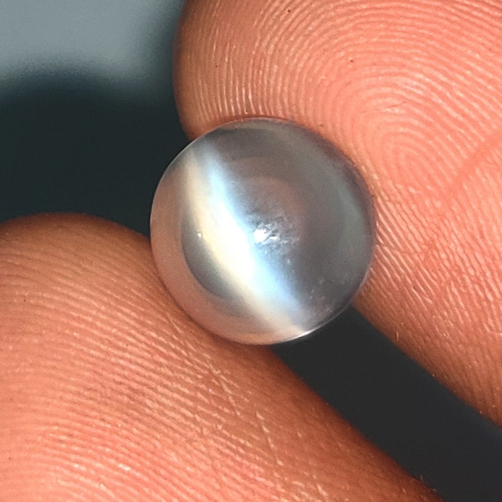 2.26 Ctw Natural Moonstone Round Cab: No Reserve! Title: 2.26 Ctw Natural Moonstone Round Cab Stone Clarity: Translucent Gemstones: Natural Moonstone Carat Weights: 2.26 Size/Dimensions: 8.40 x 8.40 x 4.60 mm Additional Information: Excel