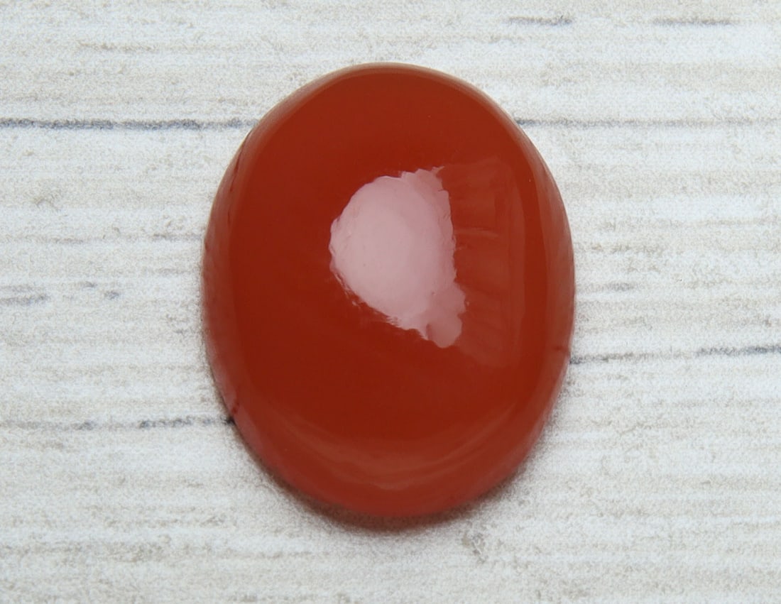 Delightful " Natural Carnelian " 8.00 cts Natural Carnelian: No Reserve! Title: Delightful " Natural Carnelian " 8.00 cts Natural Carnelian Additional Information: Gemstone : Natural Carnelian Weight : 8.00 carat Shape : OVal Cabochon Dimensions : 16.16x12.70x5