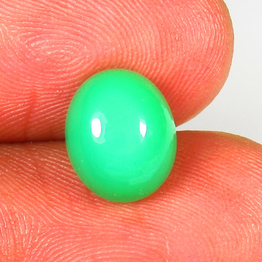 3.30 Ct - Natural Chrysoprase: No Reserve! Title: 3.30 Ct - Natural Chrysoprase Additional Information: Gemstone Gemstones: Chrysoprase Carat Weights: 3.30 Size/Dimensions: 10.0 x 8.3 x 5.6 mm Additional Information: Pieces : 1 No'