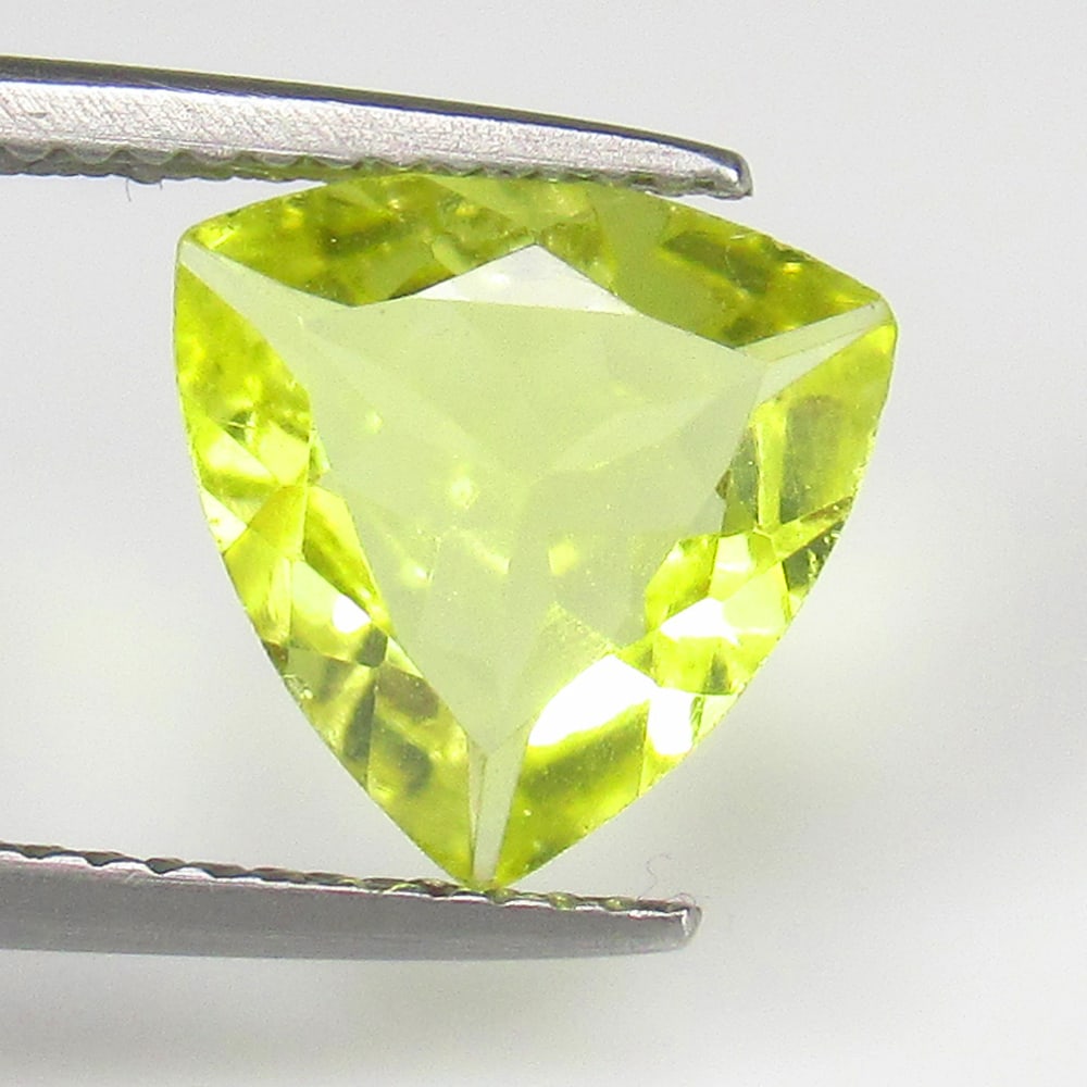 Natural Lemon Quartz- 2.23 Ct: No Reserve! Title: Natural Lemon Quartz- 2.23 Ct Origin: Africa Weight: 2.23 Size/Dimensions: 10.0 x 10.0 x 4.5 mm Additional Information: Pieces : 1 No's / Shape : Trillion Cut / Color : Greenish Yel