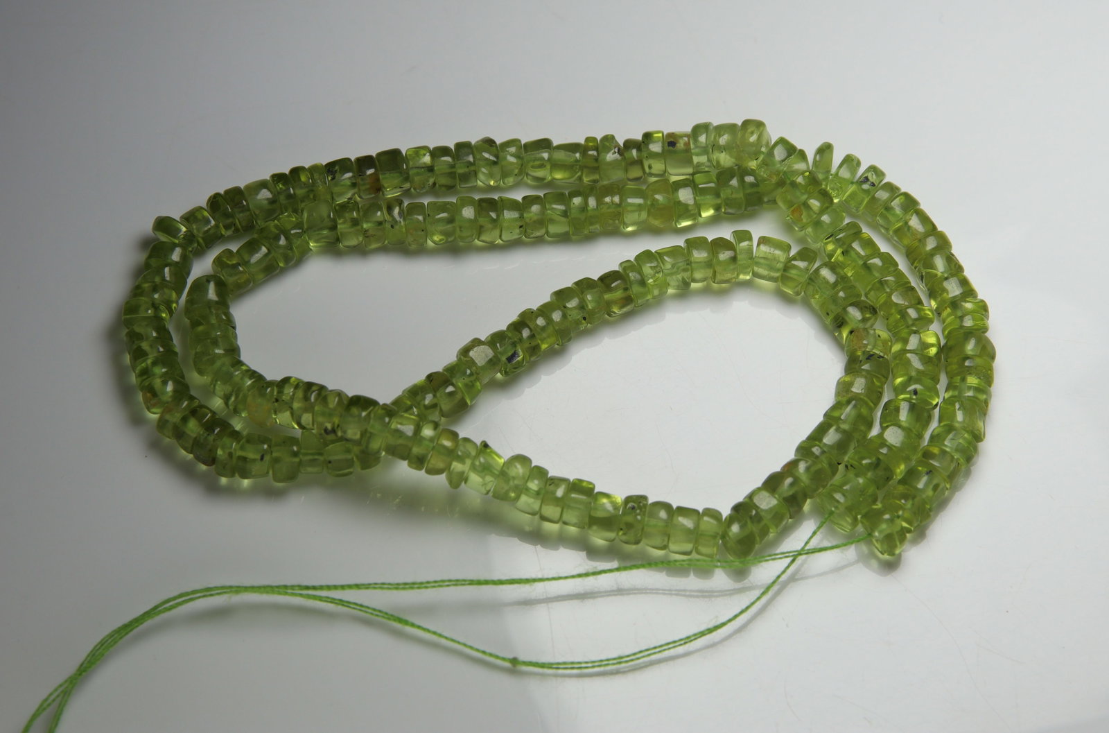 Gorgeous " Natural Peridot " 76.66 Cts Natural Peridot: No Reserve! Title: Gorgeous " Natural Peridot " 76.66 Cts Natural Peridot Additional Information: Gemstone : Natural Peridot Weight : 76.66 carat Shape : Beats Cabochan Dimensions : 4x4 mm Color : Gre