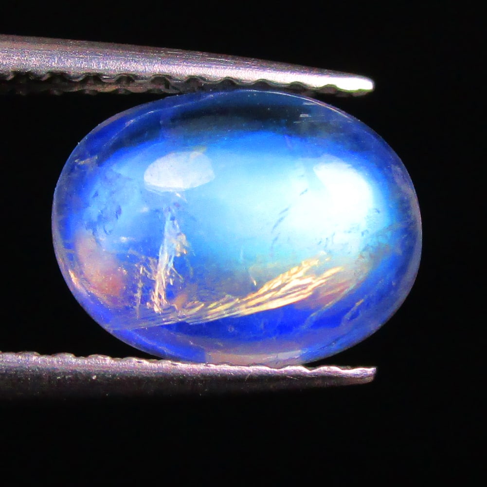 1.80 Ctw Natural Blue Moonstone Oval Cab: No Reserve! Title: 1.80 Ctw Natural Blue Moonstone Oval Cab Stone Clarity: Transparent Gemstones: Natural Moonstone Carat Weights: 1.8 Size/Dimensions: 9.30 x 7.20 x 3.90 mm Additional Information: Ov