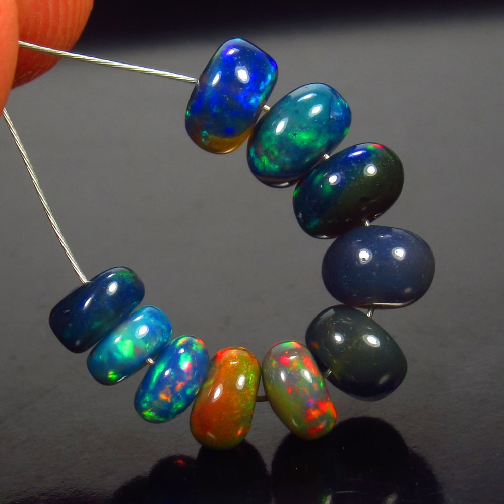 Natural Black Fire Opal Beads - 3.33 Ct: No Reserve! Title: Natural Black Fire Opal Beads - 3.33 Ct Origin: Ethiopia Weight: 3.33 Size/Dimensions: 4.1 - 5.0 mm Additional Information: Pieces : 10 No's / Shape : Drilled Round Beads / Clarity 