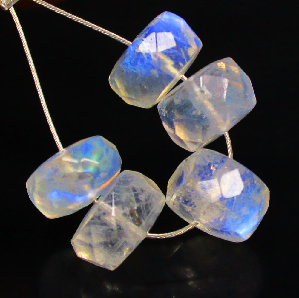 7.86 Ctw Natural 5 Drilled Blue Moonstone Round Beads: No Reserve! Title: 7.86 Ctw Natural 5 Drilled Blue Moonstone Round Beads Stone Clarity: Semi-Transparent Gemstones: Natural Moonstone Beads Carat Weights: 7.86 Size/Dimensions: 6.70 - 6.90 mm / 5 PC's