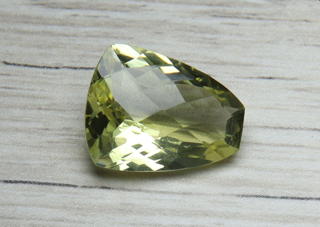Awesome " Natural Lemon Quartz " 6.06 cts Natural Lemon Quartz: No Reserve! Title: Awesome " Natural Lemon Quartz " 6.06 cts Natural Lemon Quartz Additional Information: Gemstone: Natural Lemon Quartz Origin: Africa Weight : 6.06 carats Measurements: 14.52x11.45x6
