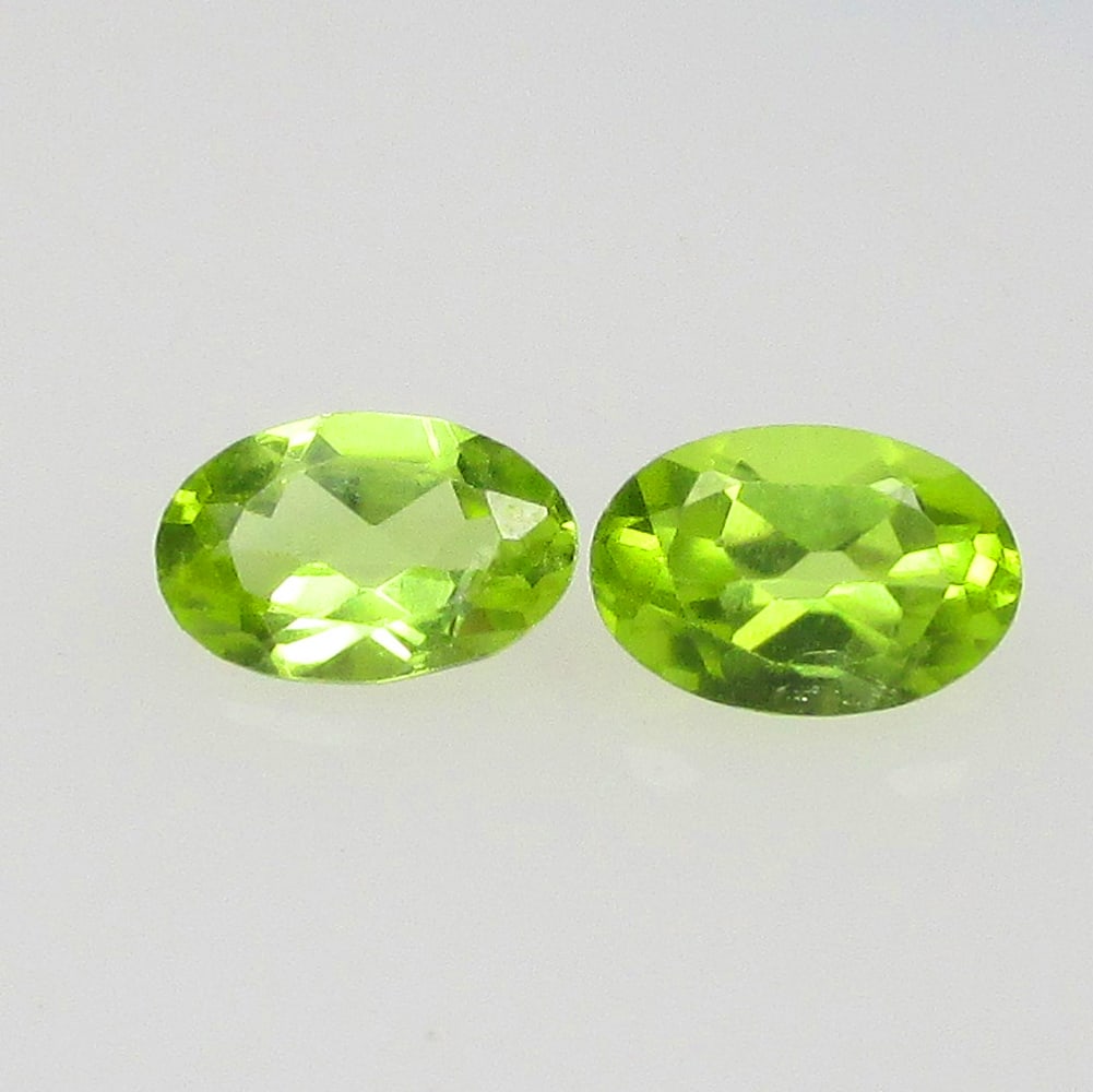 0.93 Ctw Natural Pakistan Peridot Oval Pair: No Reserve! Title: 0.93 Ctw Natural Pakistan Peridot Oval Pair Stone Clarity: VVS Gemstones: Natural Peridot Carat Weights: 0.93 Size/Dimensions: 6.10 x 4.10 x 3.00 mm / 2 Pc's Additional Information: