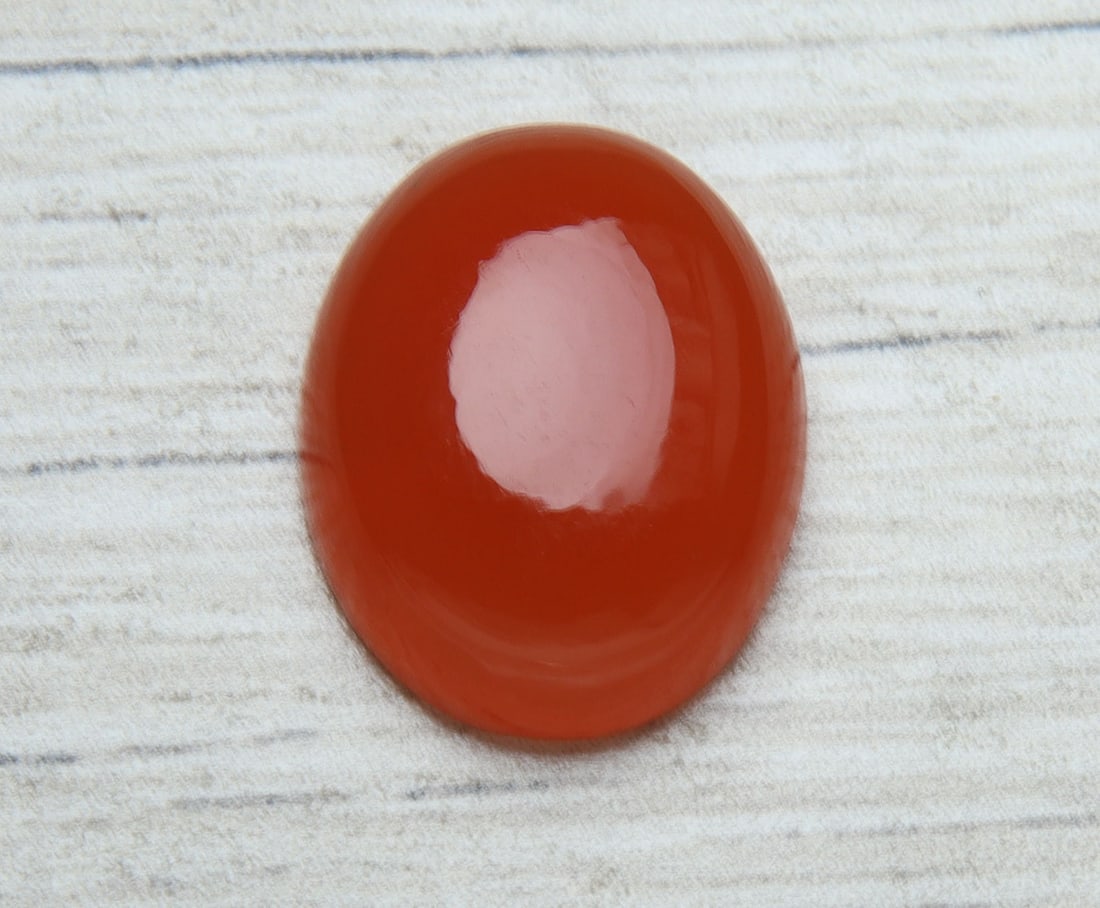 Beautiful " Natural Carnelian " 8.35 cts Natural Carnelian: No Reserve! Title: Beautiful " Natural Carnelian " 8.35 cts Natural Carnelian Additional Information: Gemstone : Natural Carnelian Weight : 8.35 carat Shape : OVal Cabochon Dimensions : 16x13 mm Color