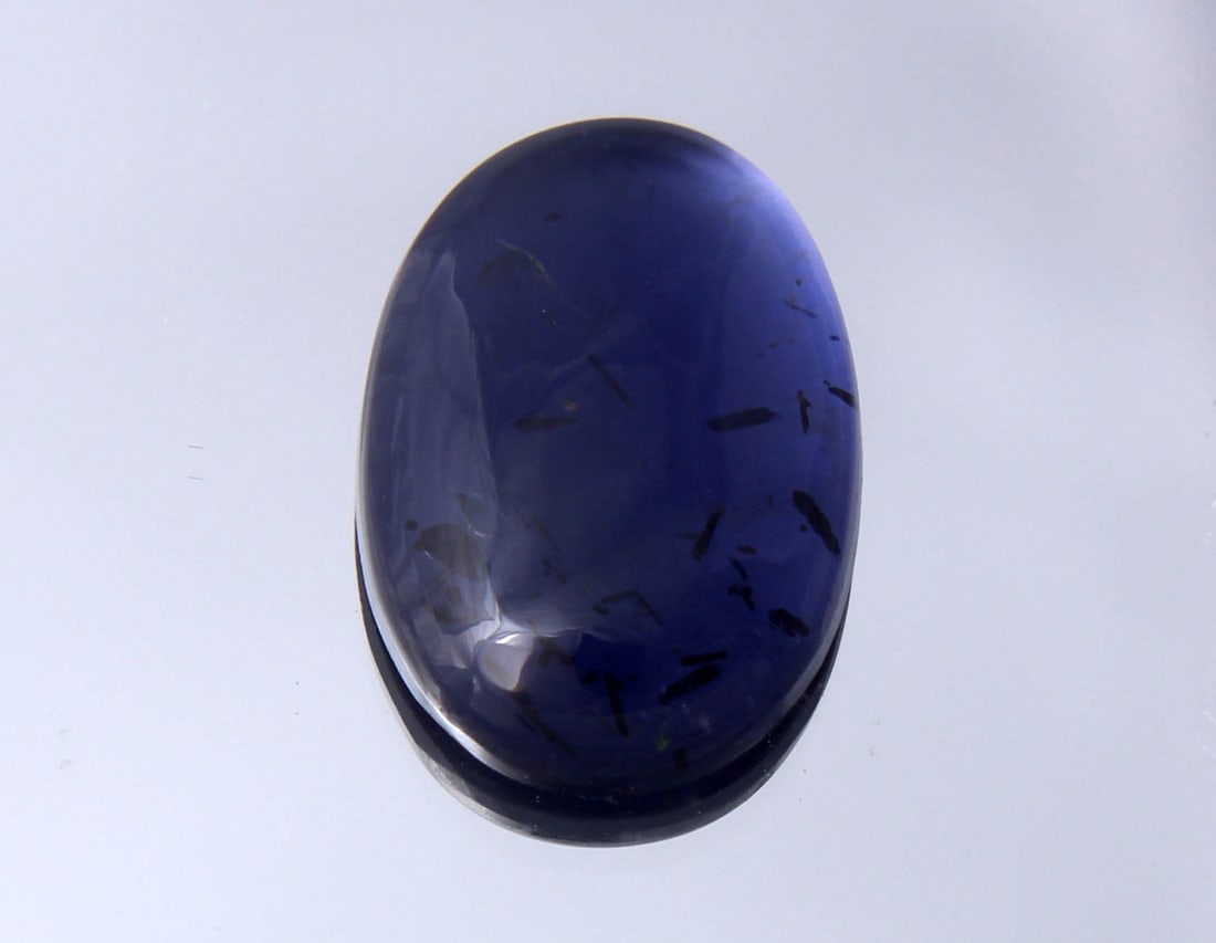 Beautiful " Natural Iolite Violet " 3.25 Cts Natural Iolite: No Reserve! Title: Beautiful " Natural Iolite Violet " 3.25 Cts Natural Iolite Additional Information: Gemstone : Natural Iolite Shape and Cut : Oval Cabochon Weight : 3.25 Carats Measurements : 13.74
