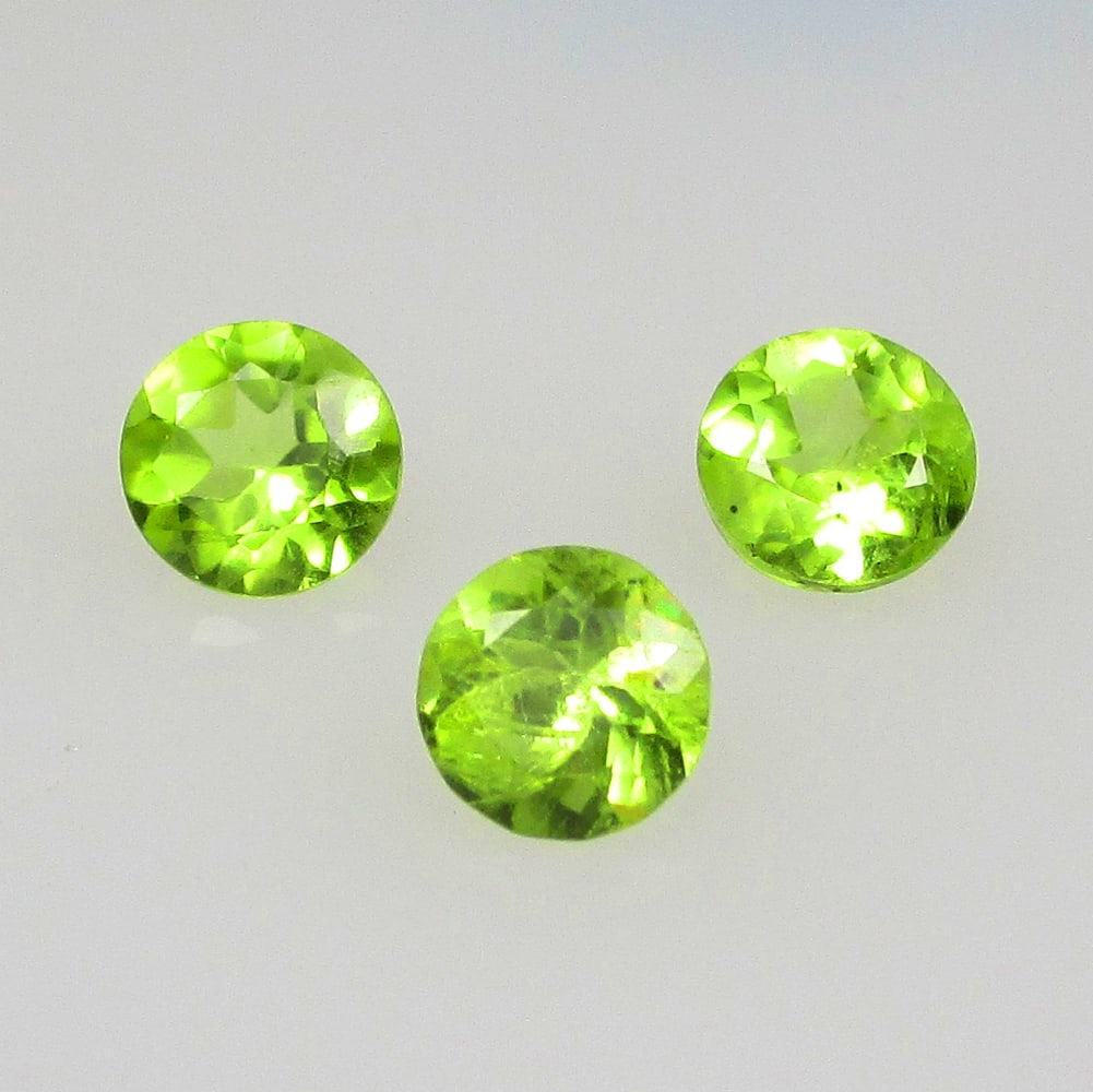 1.45 Ctw Natural Pakistan Peridot Round Set: No Reserve! Title: 1.45 Ctw Natural Pakistan Peridot Round Set Stone Clarity: VVS Gemstones: Natural Peridot Carat Weights: 1.5 Size/Dimensions: 5.10 - 5.20 mm / 3 Pc's Additional Information: Top Cla