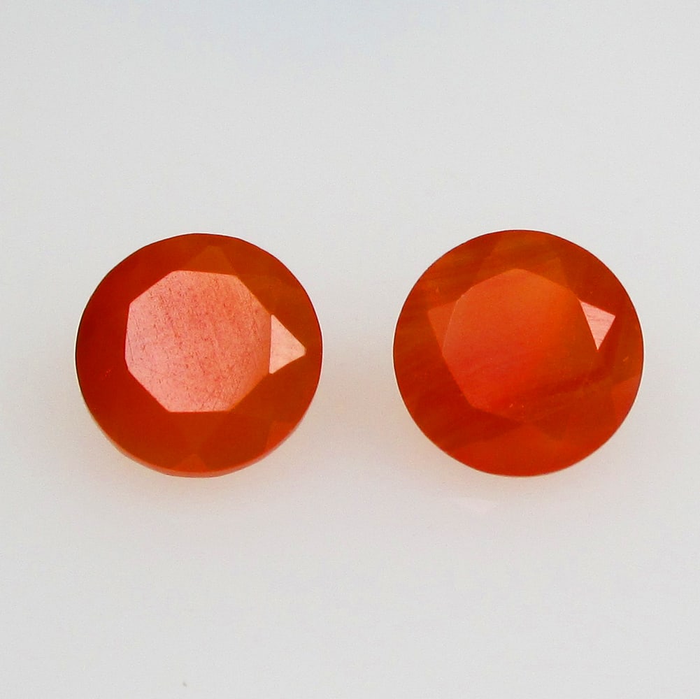 2.13 Ctw Natural Orange Carnelian Round Pair: No Reserve! Title: 2.13 Ctw Natural Orange Carnelian Round Pair Stone Clarity: Semi-Transparent Gemstones: Natural Carnelian Carat Weights: 2.13 Size/Dimensions: 7.10 x 7.10 x 3.80 mm / 2 Pc's Additio