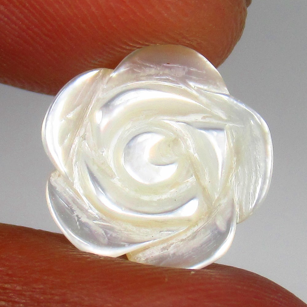 2.71 Ct - Natural Shell Carving (1 of 3)
