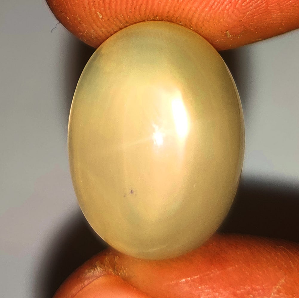 13.00 Ctw Natural Moonstone Oval Cab: No Reserve! Title: 13.00 Ctw Natural Moonstone Oval Cab Stone Clarity: Translucent Gemstones: Natural Moonstone Carat Weights: 13 Size/Dimensions: 17.50 x 13.20 x 7.90 mm Additional Information: Excel