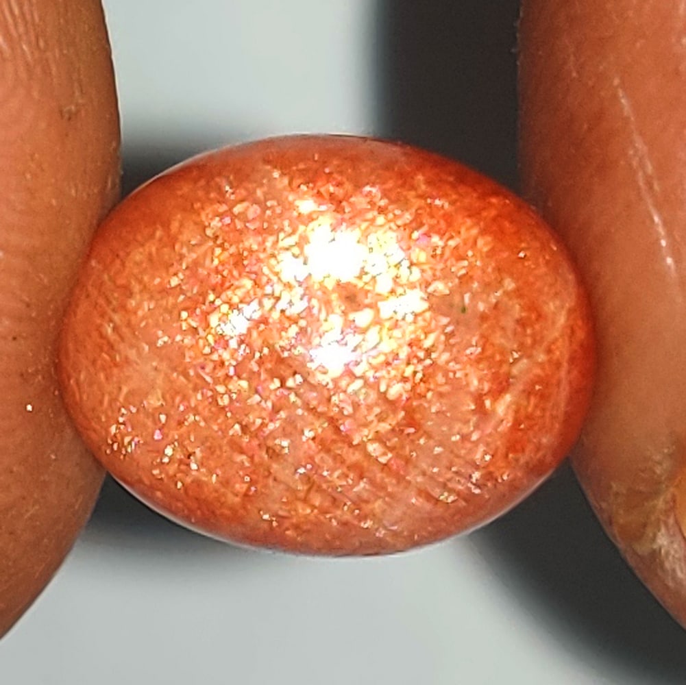 4.55 Ctw Natural Sunstone Oval Cab: No Reserve! Title: 4.55 Ctw Natural Sunstone Oval Cab Stone Clarity: Opaque Gemstones: Natural Sunstone Carat Weights: 4.55 Size/Dimensions: 11.70 x 9.20 x 5.70 mm Additional Information: Excellent Ov
