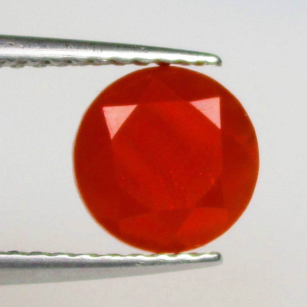 1.02 Ctw Natural Orange Carnelian Round Cut: No Reserve! Title: 1.02 Ctw Natural Orange Carnelian Round Cut Stone Clarity: Semi-Transparent Gemstones: Natural Carnelian Carat Weights: 1.02 Size/Dimensions: 7.10 x 7.10 x 3.80 mm Additional Inform