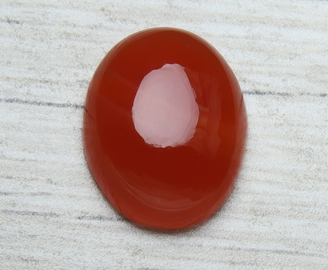 Gorgeous " Natural Carnelian " 8.23 cts Natural Carnelian: No Reserve! Title: Gorgeous " Natural Carnelian " 8.23 cts Natural Carnelian Additional Information: Gemstone : Natural Carnelian Weight : 8.23 carat Shape : OVal Cabochon Dimensions : 16x13 mm Color 