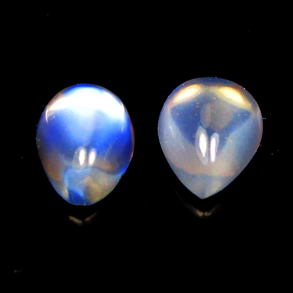 0.71 Ctw Natural Blue Moonstone Pear Pair: No Reserve! Title: 0.71 Ctw Natural Blue Moonstone Pear Pair Stone Clarity: Translucent Gemstones: Natural Moonstone Carat Weights: 0.71 Size/Dimensions: 6.10 x 4.20 x 2.40 mm / 2 Pc's Additional Info