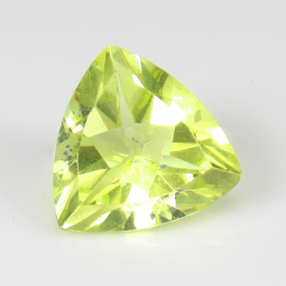 Natural Lemon Quartz- 1.65 Ct: No Reserve! Title: Natural Lemon Quartz- 1.65 Ct Origin: Africa Weight: 1.65 Size/Dimensions: 8.3 x 8.2 x 5.0 mm Additional Information: Pieces : 1 No's / Shape : Trillion Cut / Color : Greenish Yello