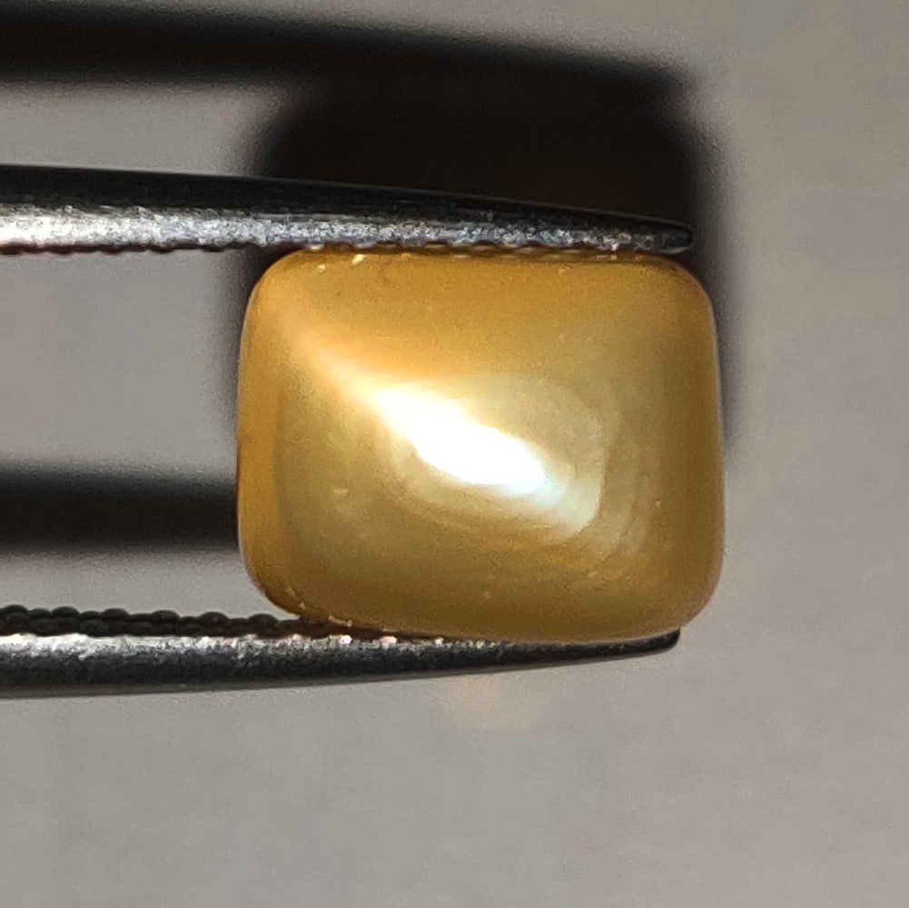 2.07 Ctw Natural Moonstone Cushion Cab: No Reserve! Title: 2.07 Ctw Natural Moonstone Cushion Cab Stone Clarity: Translucent Gemstones: Natural Moonstone Carat Weights: 2.07 Size/Dimensions: 8.40 x 6.70 x 4.00 mm Additional Information: Exc